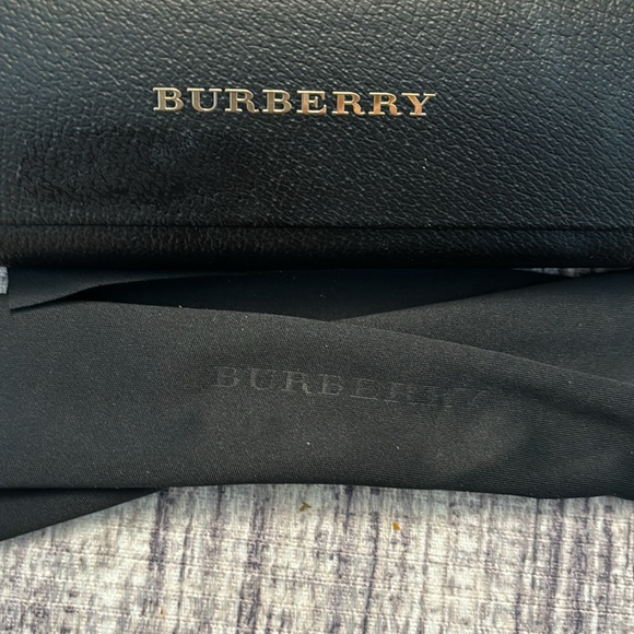 New Burberry Women’s Black Aviator Sunglasses.Authentic with box. - Picture 5 of 6